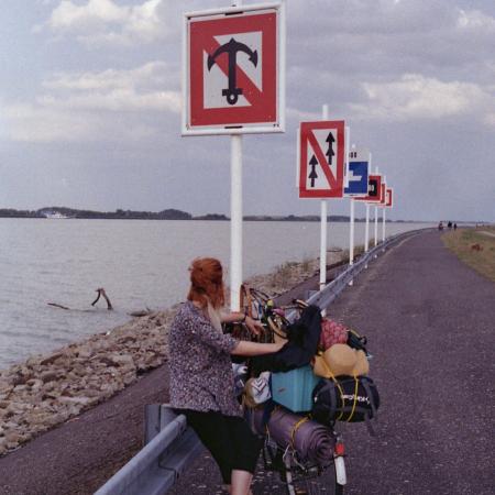 © Nicol Baumgärtl: Mit unseren klapprigen alten Fahrrädern ging es die Donau entlang. Nach 585 Kilometern, vier platten Reifen, einem gebrochenen Tretlager, einem vom Gewicht verbogenen Reifen und ganz vielen Sprüchen – "Mit diesen Fahrrädern schafft ihr es nie!“– sind wir sechs Tage später angekommen.